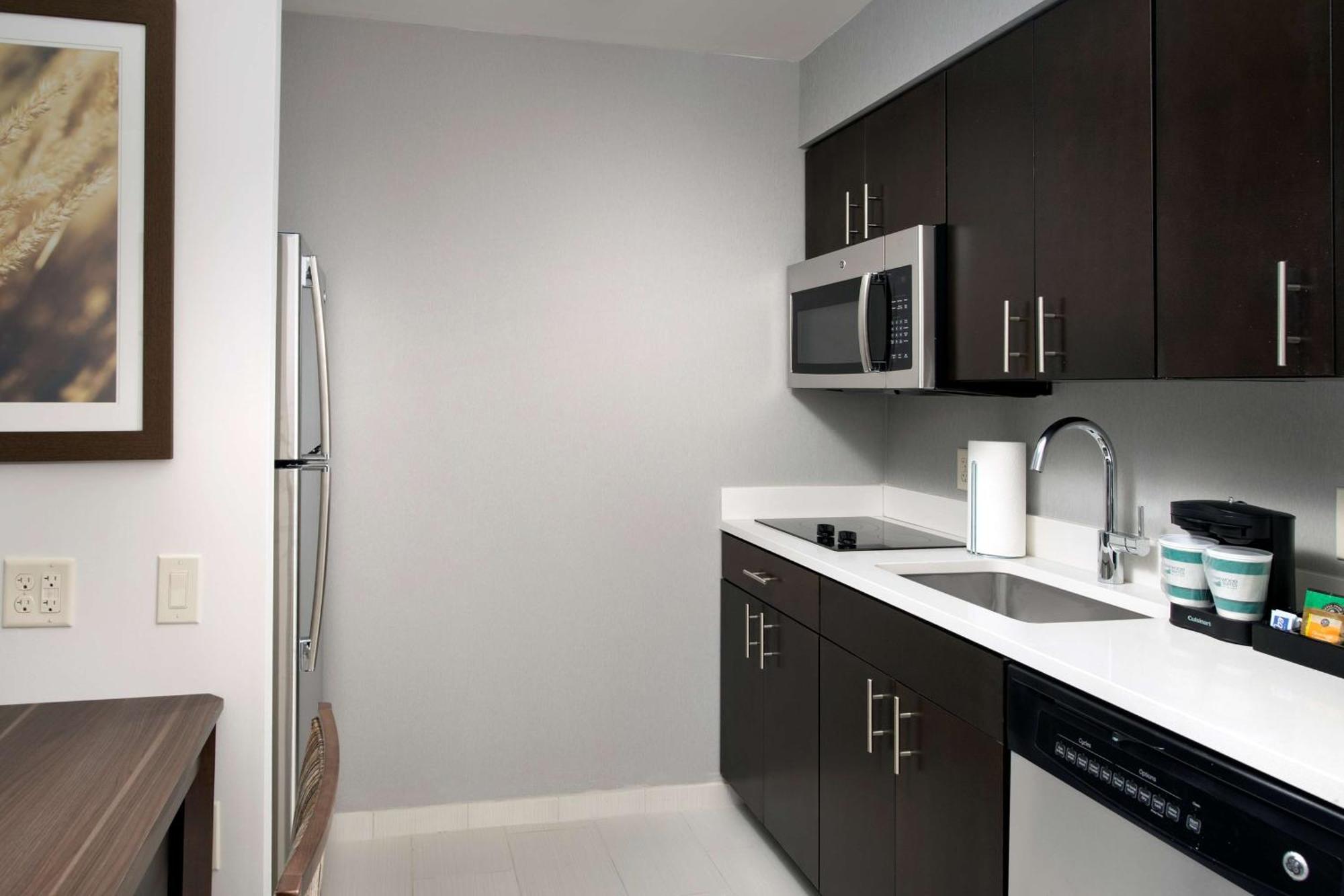 Homewood Suites By Hilton Kansas City Speedway Экстерьер фото