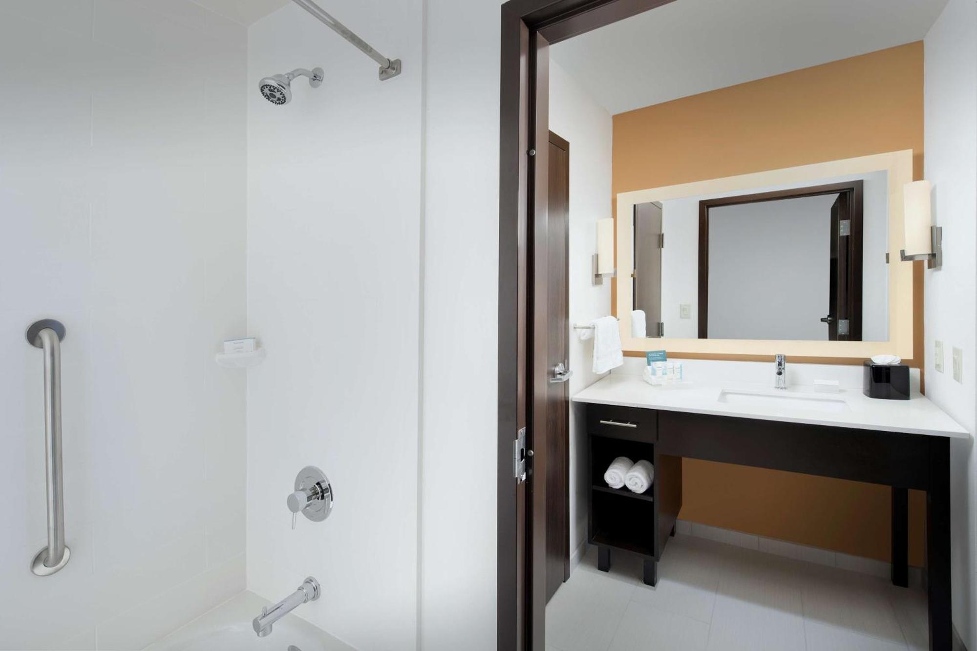 Homewood Suites By Hilton Kansas City Speedway Экстерьер фото