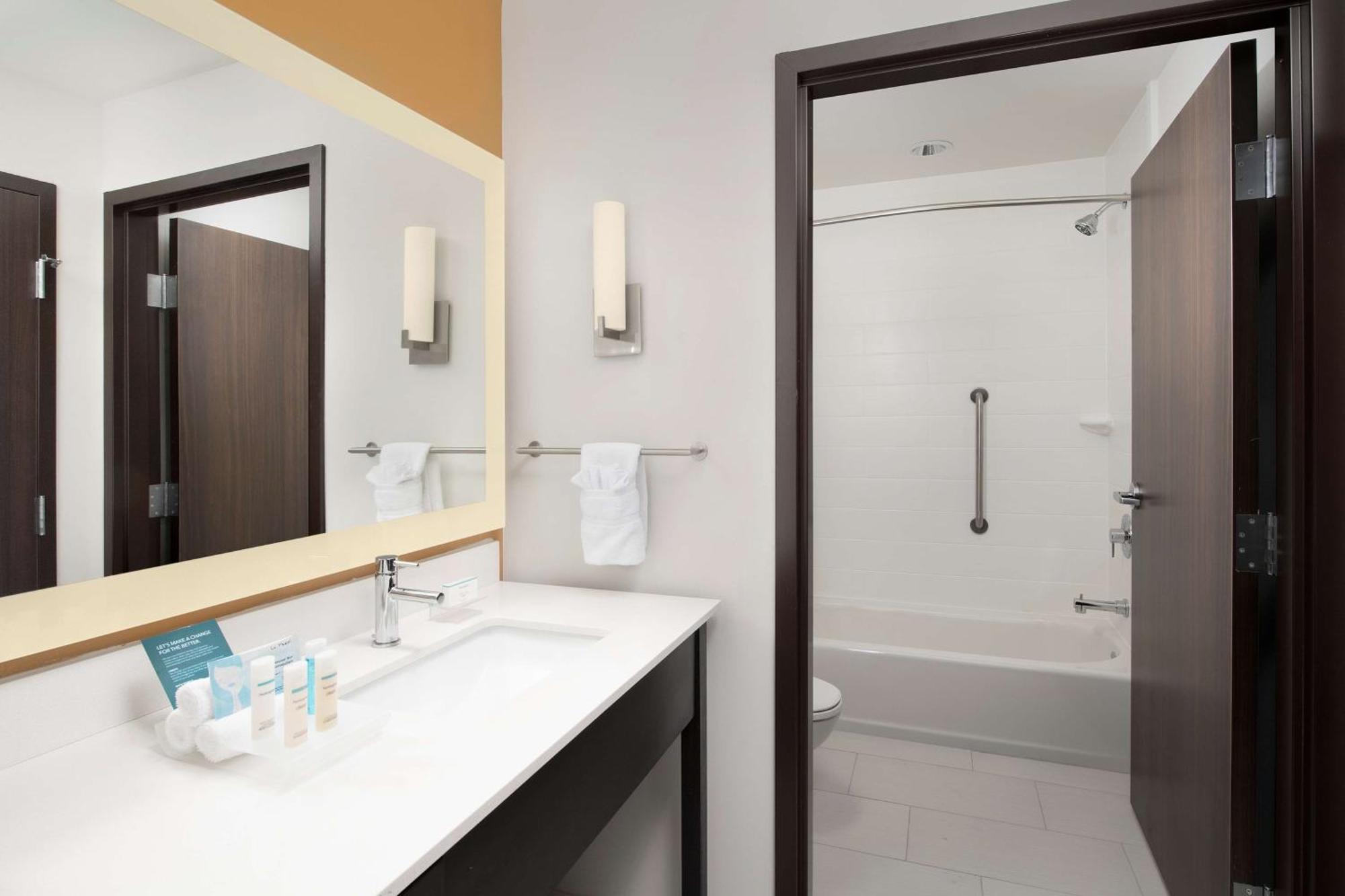 Homewood Suites By Hilton Kansas City Speedway Экстерьер фото