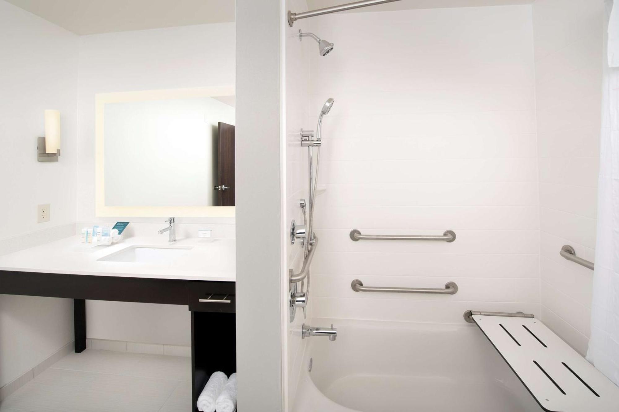 Homewood Suites By Hilton Kansas City Speedway Экстерьер фото