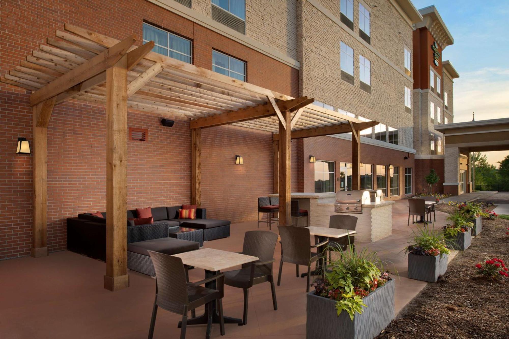 Homewood Suites By Hilton Kansas City Speedway Экстерьер фото